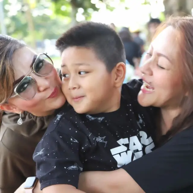 6 Potret Kedekatan Michaela Paruntu dengan Kakak Christiany Paruntu Bupati Minahasa Selatan