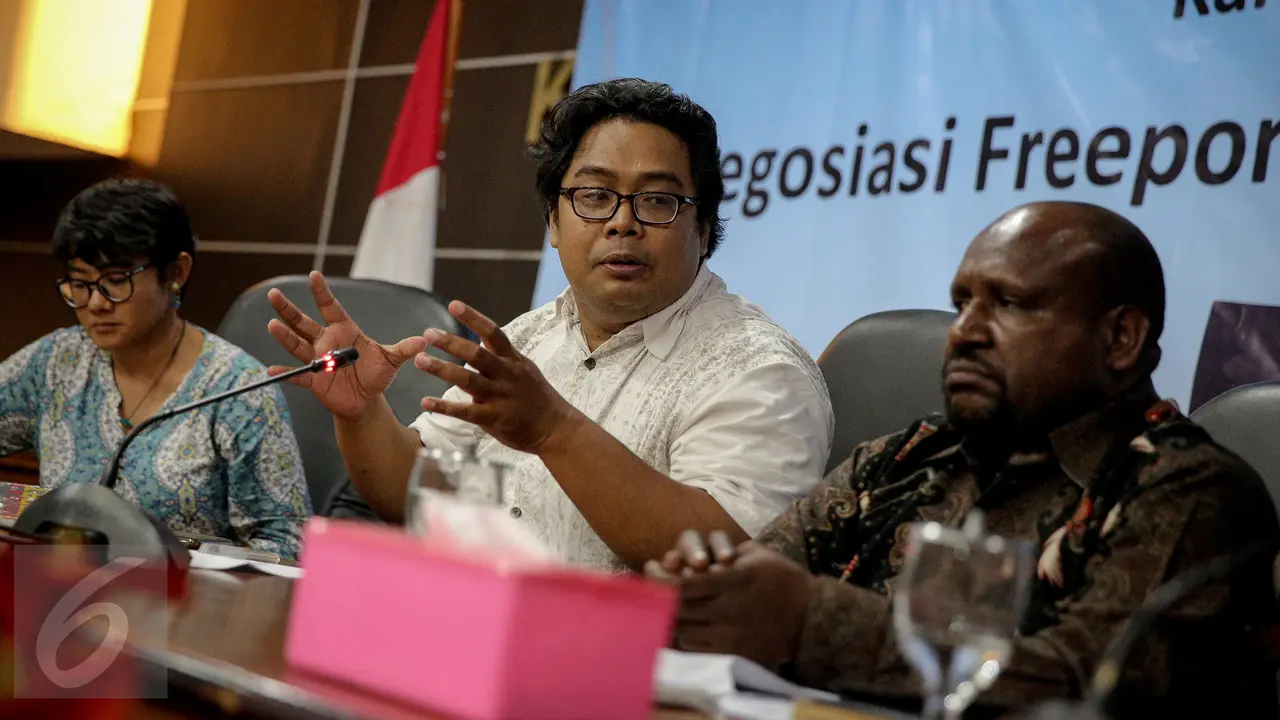 20151113-Para Tokoh Gelar Bedah Buku Menggugat Freeport