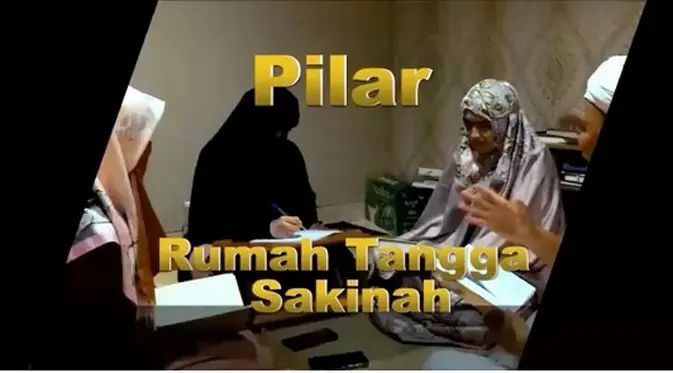 Belum lama ini, melalui postingan di media sosialnya Ustaz Arifin Ilham mengenalkan istri barunya. Janda asal Sunda memiliki dua orang anak, berusia 37 tahun yang kini menjadi istri barunya. (Instagram/kh_m_arifin_ilham)