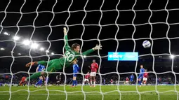 Bruno Fernandes tidak hanya menyumbang satu gol tapi juga memberikan dua assist untuk rekan-rekannya. (Martin Rickett/PA via AP)