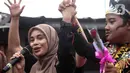 Siti Atiqoh tiba pada pukul 12.26 WIB dengan menggunakan mobil berwarna hitam. (Liputan6.com/Herman Zakharia)