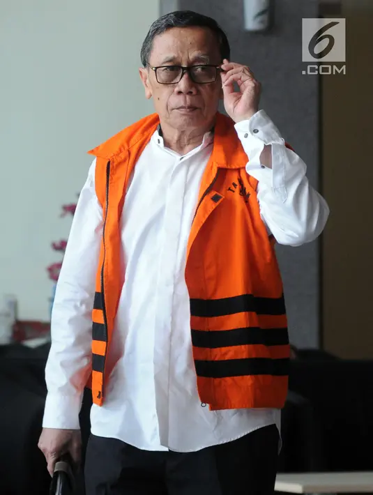 Anggota Komisi IX DPR Fraksi Partai Demokrat nonaktif Amin Santono usai diperiksa di KPK, Jakarta, Kamis (30/8). Amin Santono diperiksa terkait dugaan suap mengenai usulan dana perimbangan keuangan daerah pada RAPBN-P2018. (Merdeka.com/Dwi Narwoko)