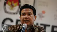 Ketua KPU, Husni Kamil memberikan keterangan pers di Gedung KPU, Jakarta, Selasa (11/8/2015). KPU menutup pendaftaran kembali calon bupati & wakil bupati di 7 Kabupaten yang sebelumnya hanya mempunyai satu pasangan calon. (Liputan6.com/Faizal Fanani)