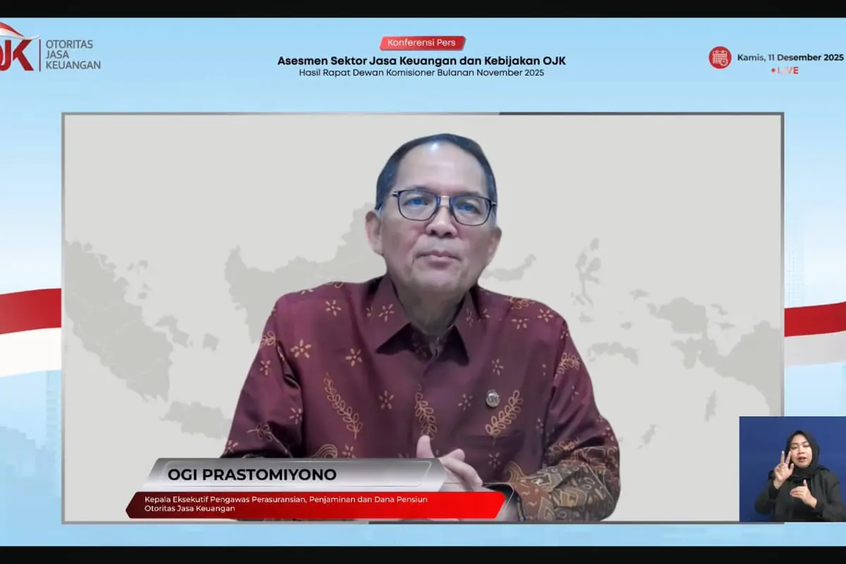 Kepala Eksekutif Pengawas Perasuransian, Penjaminan, dan Dana Pensiun Otoritas Jasa Keuangan (OJK), Ogi Prastomiyono alam Konferensi Pers RDKB November, Kamis (11/12/2025). (Liputan6.com/Tira)