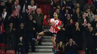 Southampton menang 2-1 atas tamunya Inter Milan pada laga Grup K Liga Europa di Stadion St Mary's, Jumat (4/11/2016) dini hari WIB. Virgil Van Dijk mencetak satu gol Southampton. (AFP/Glyn Kirk)