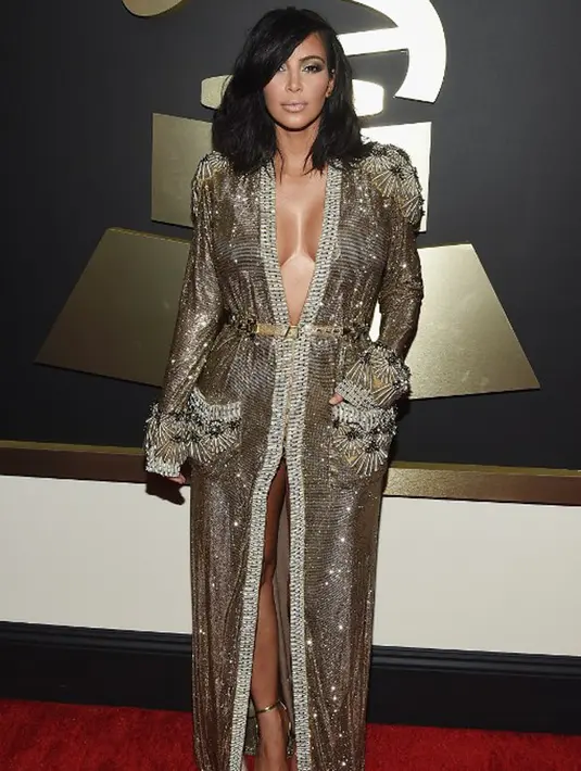 Kabar soal perceraian Kim dan Kanye yang belakangan ini tersiar kemudian ditampik oleh sebuah video yang diunggah Kim di mana ia mendapat kejutan dari Kanye tepat di hari ulang tahun pernikahan mereka. (AFP/Bintang.com)