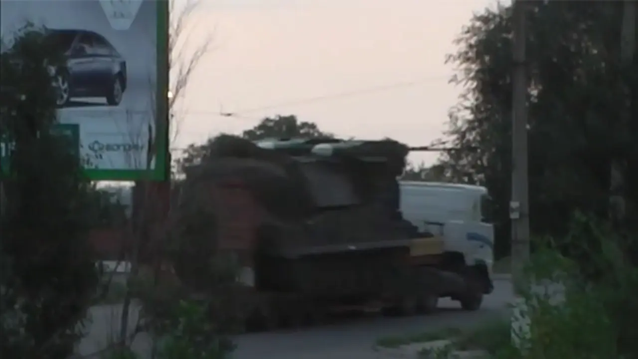 Penampakan Truk Rudal Buk Penembak MH17 Beredar