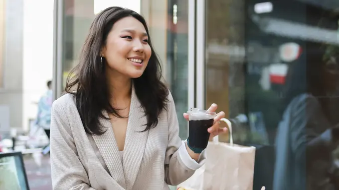 wanita maret tidak gampang minder