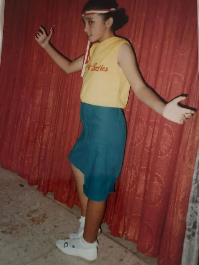 6 Foto Jadul Melly Goeslaw Dari Kecil Hingga Remaja, Sahabat Nike Ardilla