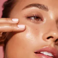 Simak produk skincare Kylie Jenner terbaru untuk kulit berminyak (Foto: instagram/kylieskin)