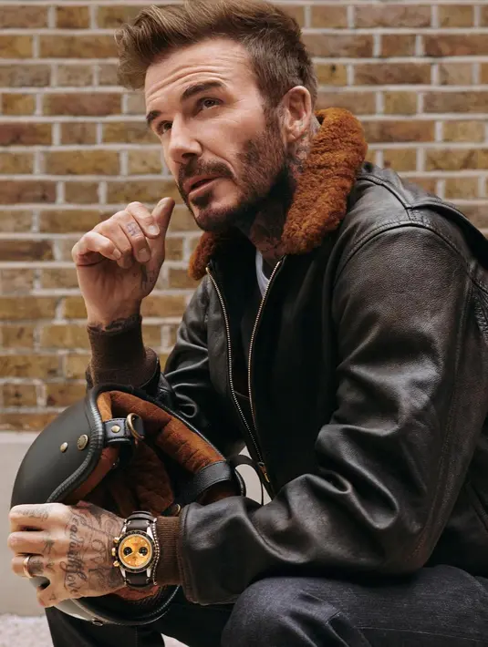 Tidak hanya bertubuh atletis, mantan pesebakbola itu juga pandai padu padan busana [instagram/davidbeckham]