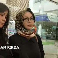 Sahabat Yana Zein mengakui ketegaran dua putri sahabatnya itu.