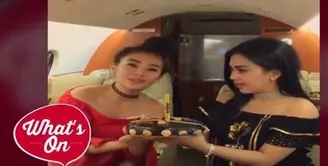 Syahrini merayakan ulang tahun ke-34