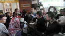 Anggota Garda Nasional untuk Rakyat (GNR) saat melaporkan capres dan cawapres Prabowo-Sandi ke Bawaslu, Jakarta, Kamis (4/10). Pelaporan terkait dugaan adanya kampanye hitam. (Merdeka.com/Iqbal Nugroho)