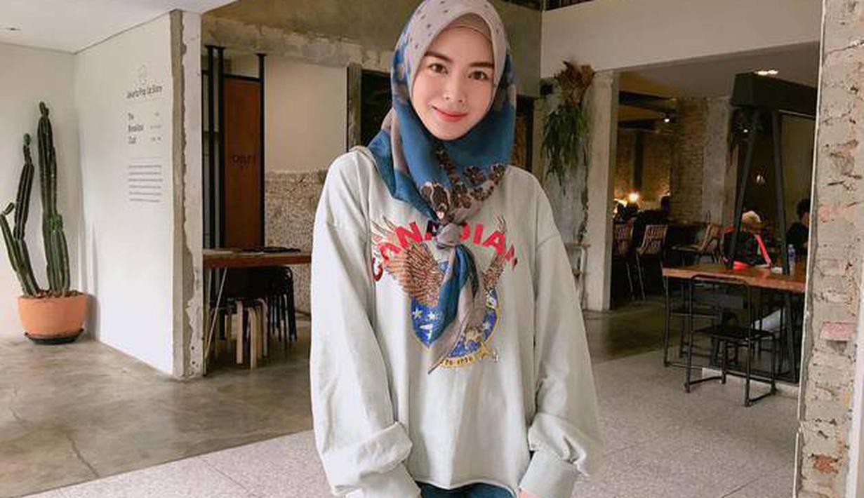 Inspirasi Gaya Hijab Simple Mualaf Asal Korea Ayana Moon Fimela