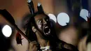 Seorang pria pribumi dari Selandia Baru saat melakukan tarian selama pembukaan Olimpiade bagi Masyarakat adat atau pribumi di dunia, Palmas, Brasil, Jumat (23/10/2015). Acara ini menjadi yang pertama di Dunia. (REUTERS/Ueslei Marcelino)