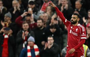 Penyerang Liverpool asal Mesir bernomor punggung 11, Mohamed Salah, merayakan gol pembuka dalam pertandingan&nbsp;Premier League Inggris antara Liverpool dan Aston Villa di Anfield, Liverpool, Inggris barat laut, Minggu (2-11-2025). (Paul ELLIS/AFP)