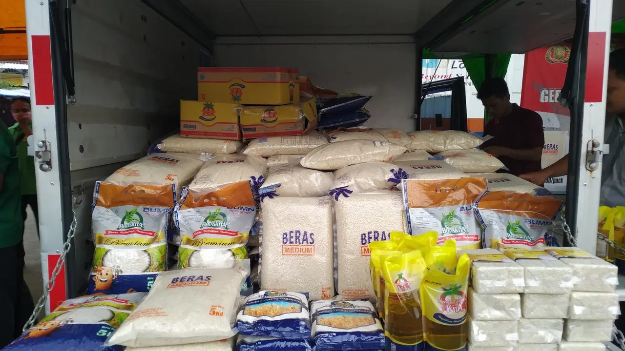 Operasi pasar Perum Bulog di Jakarta