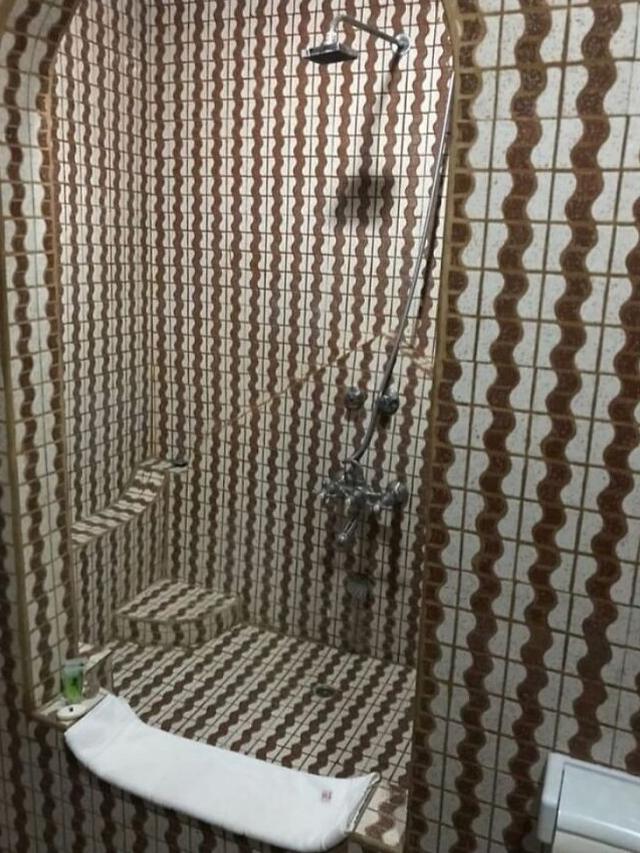 6 Potret Desain Kamar Mandi Ini Unik Banget, Bikin Geleng Kepala