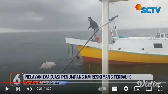 Kapal Motor (KM) Reski rute Pulau Pajennekang ke Pelabuhan Pangkep terbalik di sekitar perairan Pulu Balang Caddi, Sabtu 2 Desember 2023. Akibat peristiwa itu 7 penumpang kapal dilparkan meninggal dunia. (YouTube Liputan6)