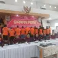 12 WNA Nigeria yang diamankan petugas Imigrasi Lampung. Foto : (Liputan6.com/Ardi).