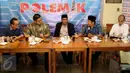 Direktur Lingkar Madani Indonesia, Ray Rangkuti (kedua kanan) menjadi pembicara diskusi 'Kontestasi Pilkada DKI' di Jakarta, Sabtu (12/3). Ray menilai bahwa apa yang dilakukan Ahok dengan mengandalkan dukungan rakyat tepat. (Liputan6.com/Gempur M Surya)