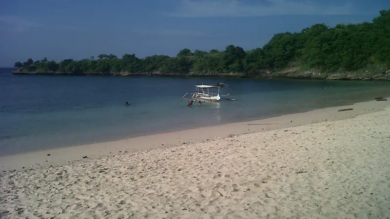 Pantai Pink. Lombok Timur, NTB 