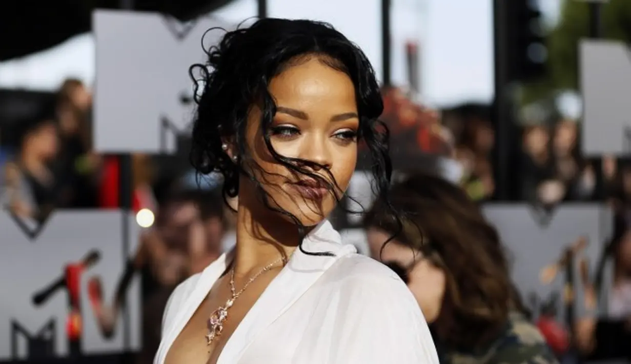 Dilansir dari People, Rihana miliki progra beasiswa untuk membiayai mahasiswa berprestasi di Brazil, Barbados, Cuba, Haiti, Grenada, Guyana dan Jamaika. (Reuters - ibtimes.coin)