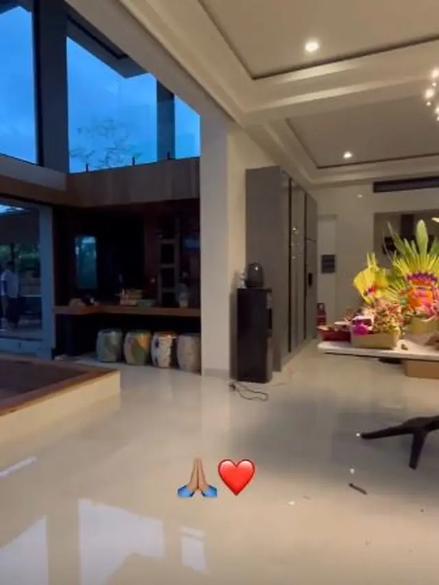 6 Potret Jessica Iskandar Syukuran Rumah Baru, Pakai Upacara Adat Bali