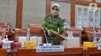 Direktur Utama PT Pertamina (Persero) Nicke Widyawati bersiap mengikuti rapat dengar pendapat  dengan Komisi VI DPR di kompleks Parlemen, Senayan, Jakarta, Kamis (8/9/2022). Rapat tersebut perkembangan terkini soal kenaikan harga BBM bersubsidi, produksi atau lifting minyak, pengolahan minyak, serta kapasitas kilang minyak. (Liputan6.com/Angga Yuniar)