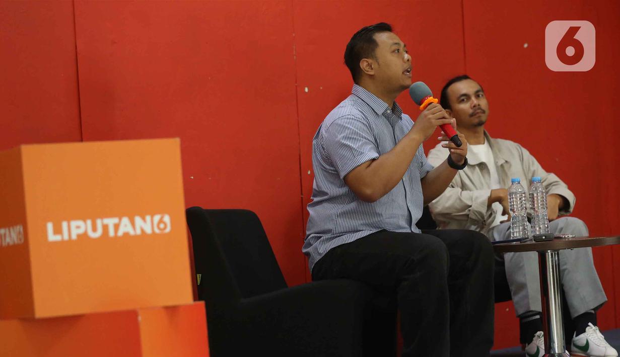 Mengusung tema “The Power of Visual Storytelling in Digital Journalism,” Liputan6 Connect mengajak para mahasiswa untuk memahami bagaimana kekuatan visual dapat dimanfaatkan dalam menyampaikan informasi secara efektif, menarik, dan relevan di tengah lanskap media digital yang terus berkembang. Tampak dalam foto, Jurnalis Liputan6.com, Teddy Tri Setio Berty (kiri) bersama Program Director KapanLagi Youniverse, Roky Marcelino, saat memberi materi bertema “The Power of Visual Storytelling in Digital Journalism,” dalam program Liputan6 Connect di Aula Lantai 3 Kampus Trisakti School of Multimedia, Jakarta Timur, pada Kamis 2 April 2026. (Liputan6.com/Helmi Fithriansyah)