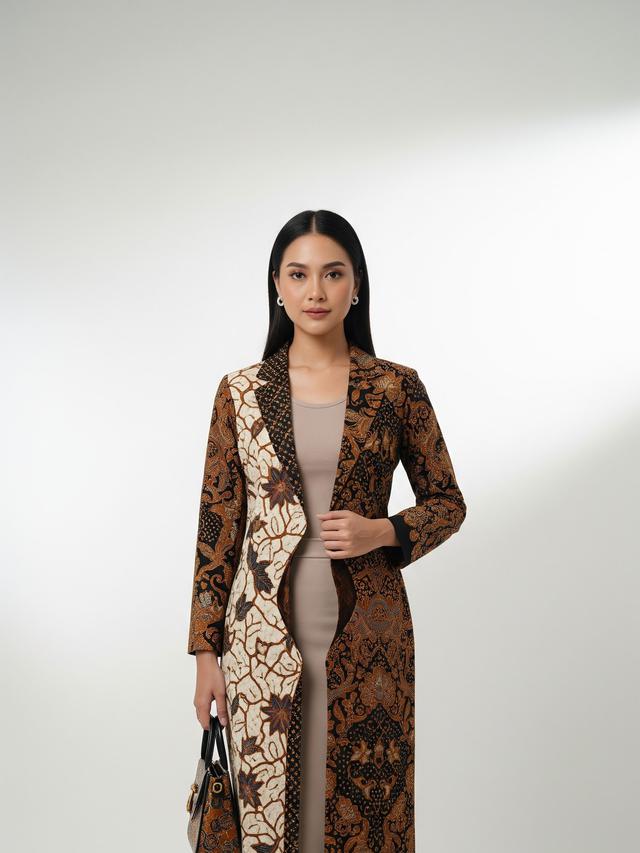 8 Model Atasan Batik Blazer Kekinian, Padu Padan Ini Terlihat Elegan di ...