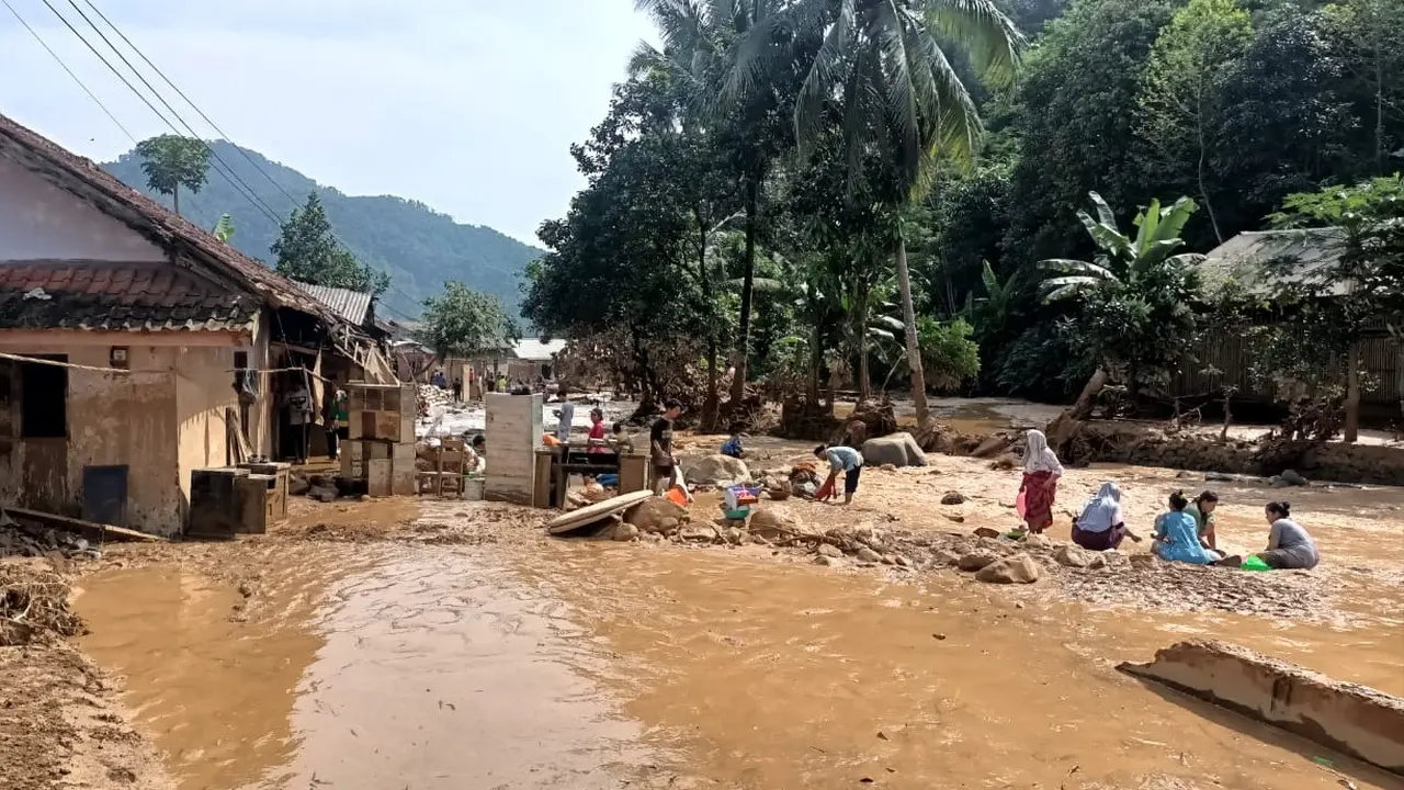 Banjir Bandang dan Longsor di Pamijahan Bogor