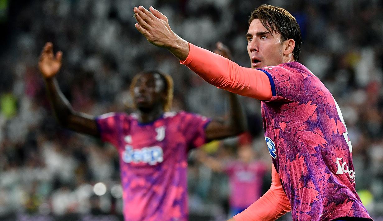 Pada menit ke-38 Juventus sempat membuat gol penyeimbang melalui Dusan Vlahovic, namun akhirnya dianulir wasit Matteo Marcenaro akibat sang pemain telah terlebih dahulu dalam posisi offside sebelum gol terjadi. (AFP/Isabella Bonotto)