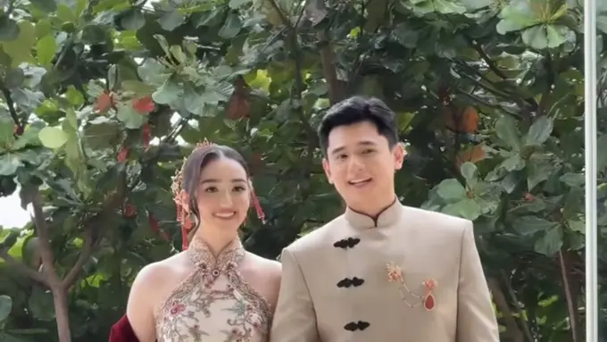 Ranty Maria saat Gelar Prosesi Tea Pai Bersama Rayn Wijaya. [@brideswhisperer]