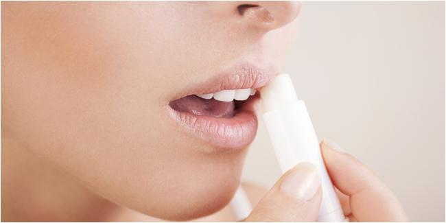 Gunakan lipbalm bila perlu./Copyright shutterstock.com