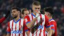 Pemain Girona, Artem Dovbyk melakukan selebrasi bersama rekan-rekannya setelah mencetak gol ke gawang Deportivo Alaves pada laga lanjutan Liga Spanyol 2023/2024 di Montilivi Stadium, Girona, Spanyol, 18 Desember 2023. (AFP/Pau Barrena)