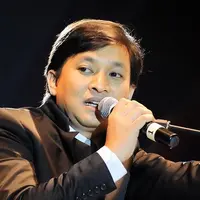 Dikenal sebagai pencipta lagu produktif di belantika musik Indonesia. Ini dia perjalanan panjang Yovie Widianto untuk mencapai kesuksesan.