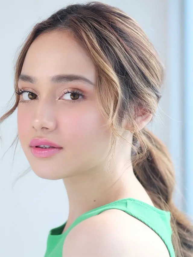 Gaya makeup Syifa Hadju