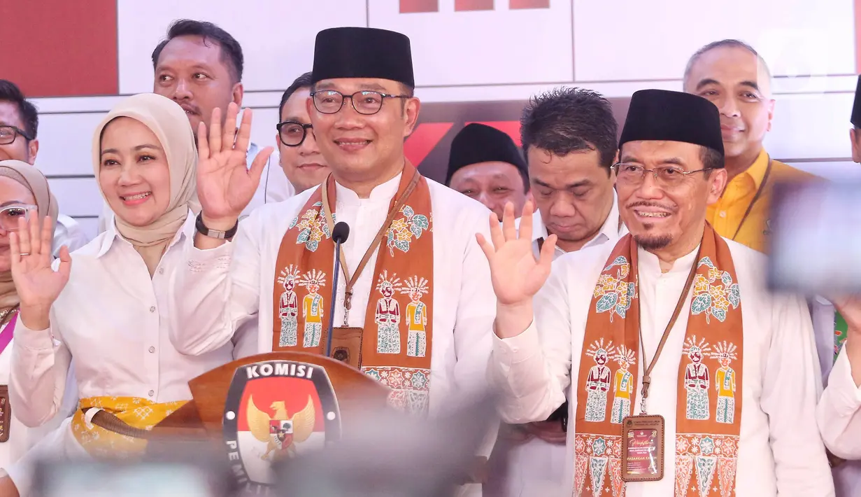 Ridwan Kamil-Suswono menjadi pasangan kedua yang mendaftar ke KPU DKI Jakarta, setelah sebelumnya pasangan Pramono Anung-Rano Karno. (Liputan6.com/Angga Yuniar)