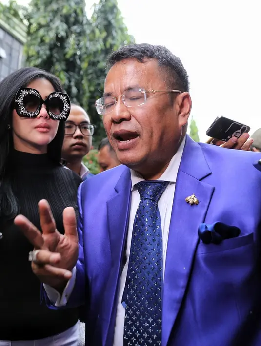 Syahrini harus mengunggah foto-foto dua kali dalam sehari selama 12 hari. Menurutnya, kalau dihitung biaya endorsement dan jadi ikon masih kalah jauh dibanding dengan estimasi perjalanan umroh dengan First Travel kelas VVIP. (Adrian Putra/Bintang.com)