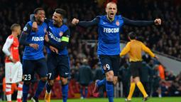 AS Monaco secara tak terduga pernah mengalahkan Arsenal 3-1 pada laga Liga Champions musim 2014/2015. Momen itu terjadi pada laga leg pertama babak 16 besar saat Arsenal menjamu AS Monaco di Emirates Stadium (25/2/2015). Tiga gol AS Monaco dicetak oleh Geoffrey Kondogbia, Dimitar Berbatov dan Yannick Carrasco, sementara satu-satunya gol tuan rumah dicetak oleh Alex Oxlade-Chamberlain. (AFP/Glyn Kirk)