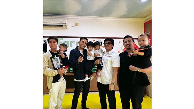 6 Potret Atta Halilintar, Rizky Billar dan Ladislao Camara Temani Anak di Sekolah