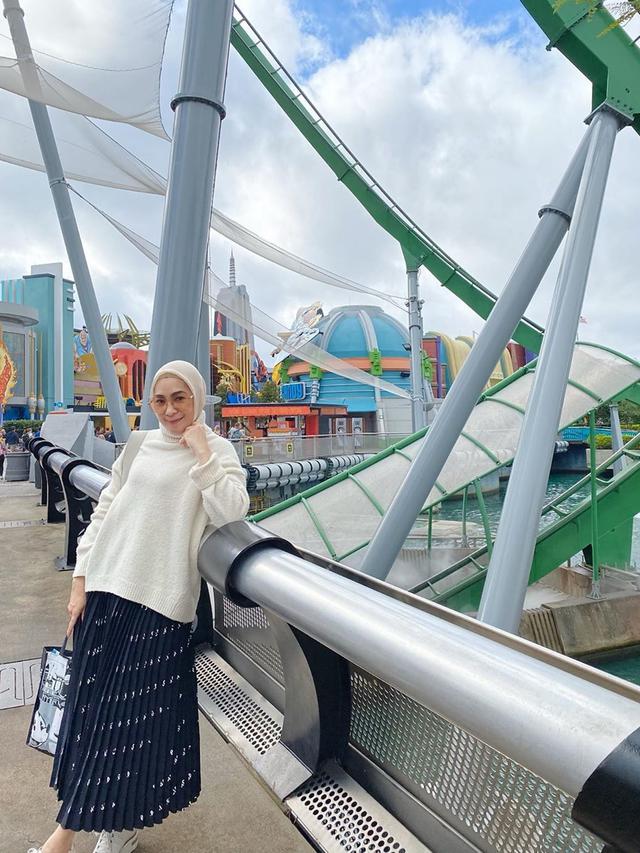 6 Potret Erin Taulany yang Kini berhijab, Tetap Stylish