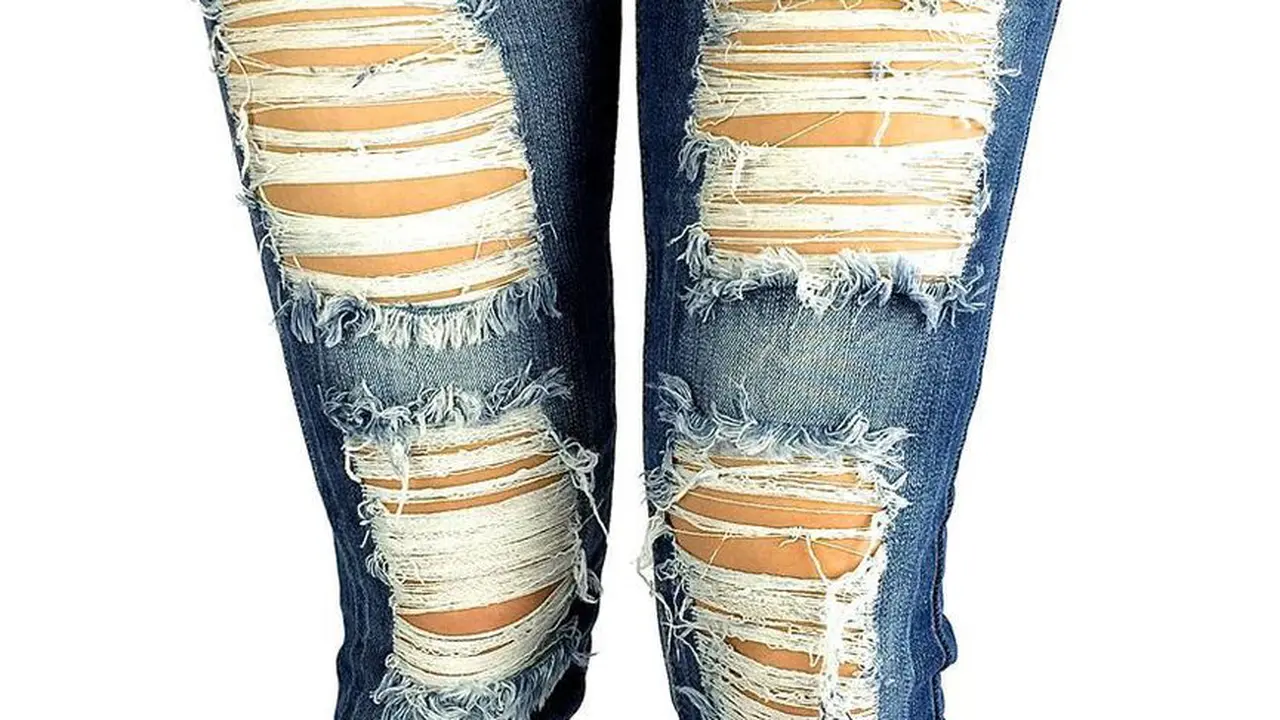 Ingin Tahu Caranya Membuat Ripped jeans? Simak di sini.