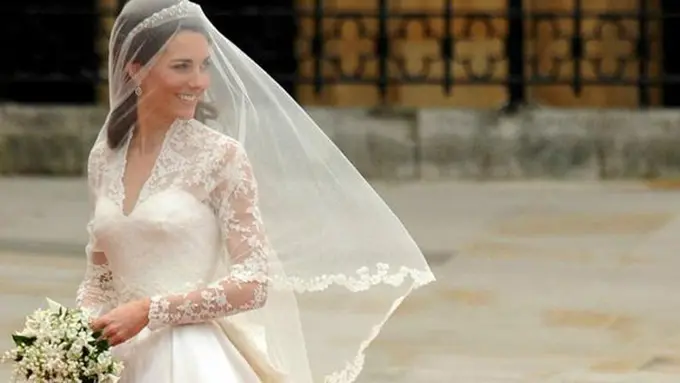 Gaun pernikahan Kate Middleton/copyright AP Photo/APTN
