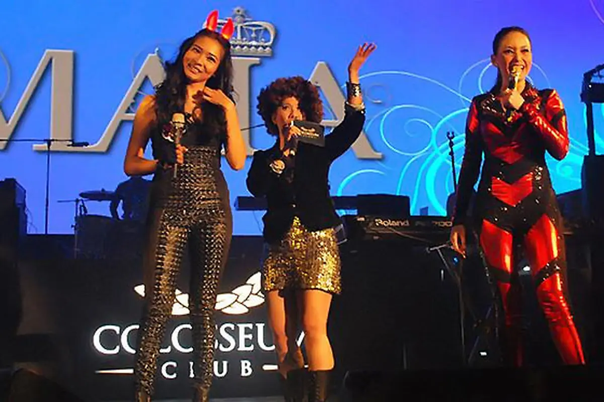 duo-maia-collesum-131208b.jpg