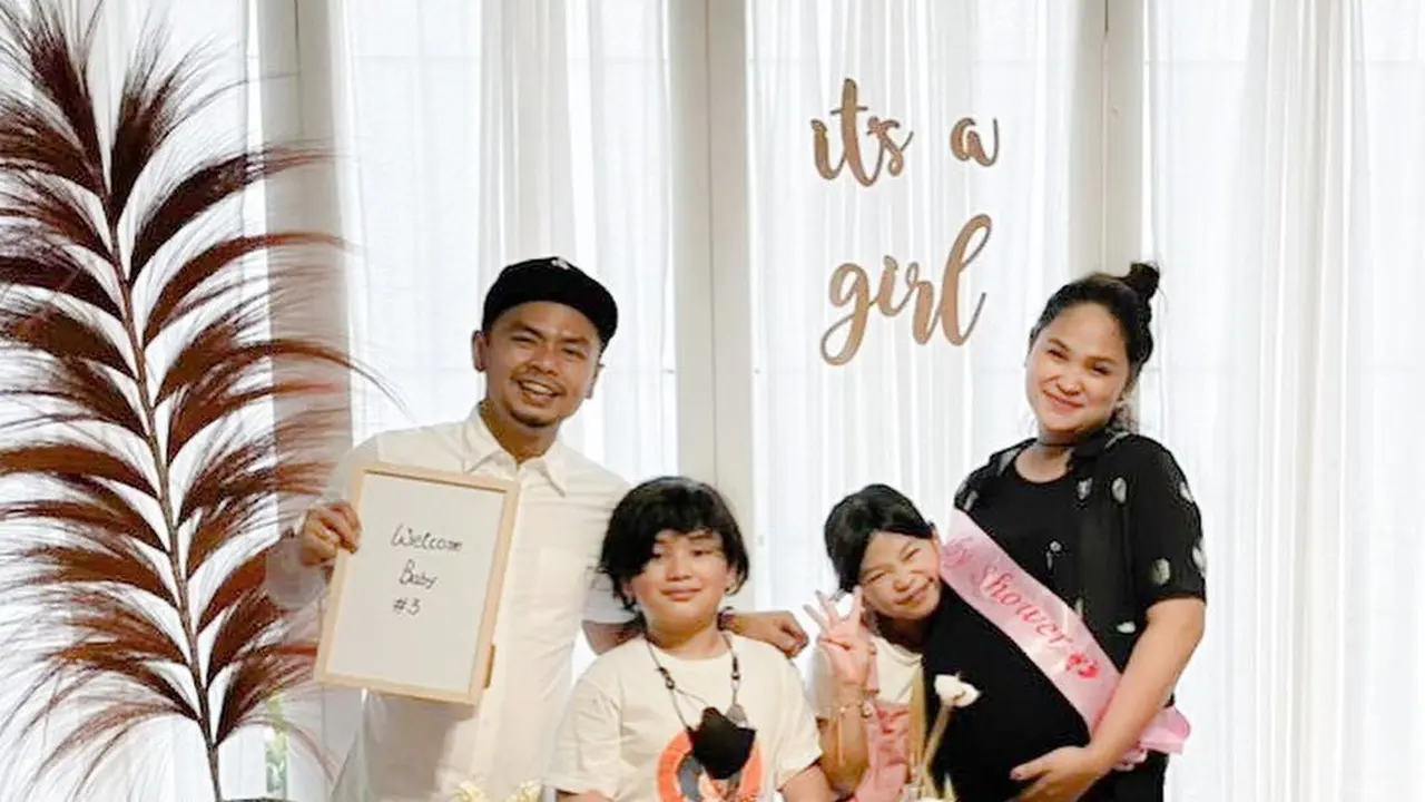 Lahirkan Anak Ketiga, Ini 7 Potret Perjalanan Kehamilan Istri Wendy Cagur