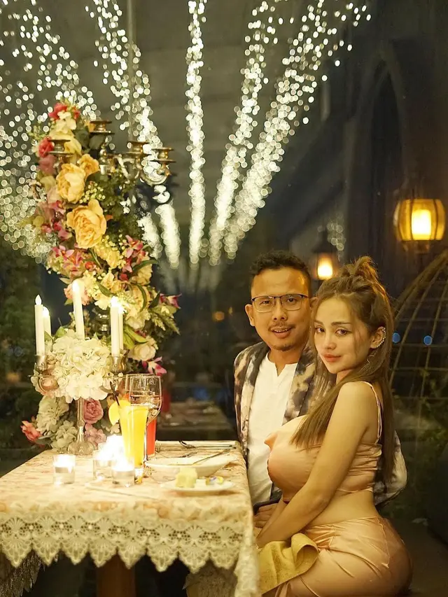 Bahas Mahar, Ini 6 Potret Cupi Cupita dan Calon Suami saat Dinner Romantis