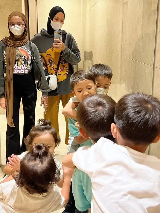 <p>[Instagram/zaskiadyamecca]</p>